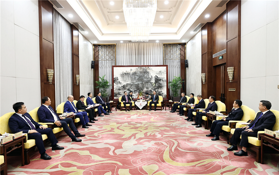 毛偉明會(huì)見(jiàn)哈薩克斯坦客人